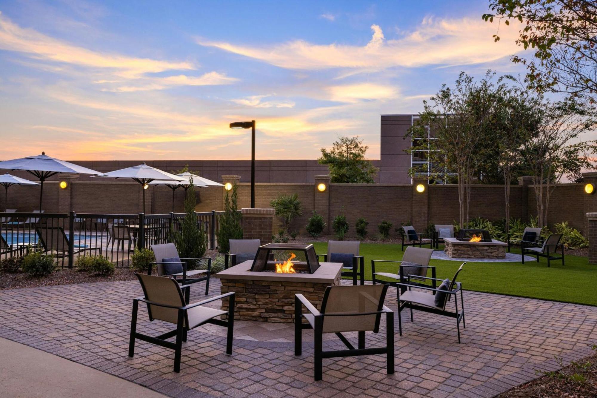 Courtyard By Marriott Starkville Msu At The Mill Conference Center Exterior foto